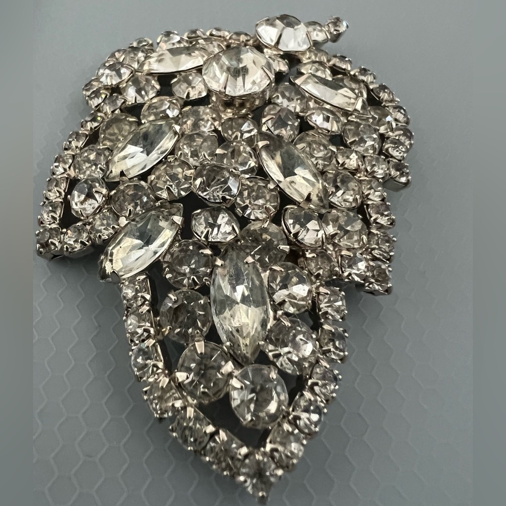 Large Vintage 1950's Leaf Rhinestone Brooch Pin